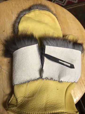 DIY Fur Mittens - Trapperman Forums Fur Mittens Pattern, Fur Crafts, Fur Projects, Mukluk Boots, Gloves Diy, Fur Mittens, Moccasin Pattern, Fur Trapper, Fur Mitten