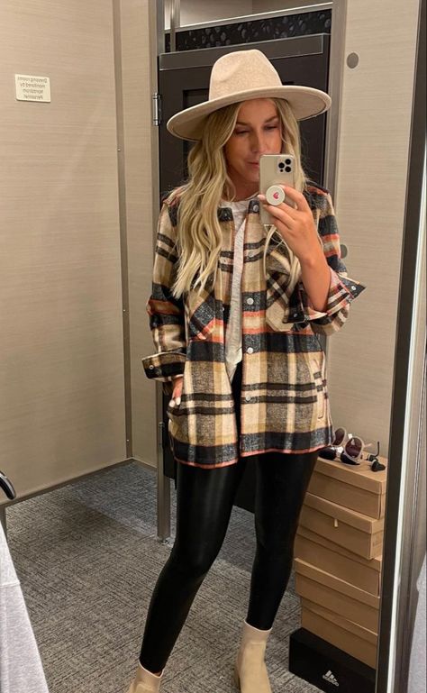 Plaid Shirt With Leather Pants, Brown Plaid Shirt Outfit, Outfits With Plaid Shirts, Red Checkered Shirt Outfit, Flannel Top Outfit, Plaid Button Up Shirt Outfit, Plaid Top Outfit, Checkered Shirt Outfit, Flannel And Leggings