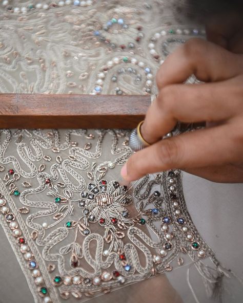 Dior Embroidery Details, Gems Embroidery, Dior Bridal, Dior Embroidery, Embroidery Zardozi, Gateway Of India, Bullion Embroidery, Tambour Beading, Embroidery Yarn