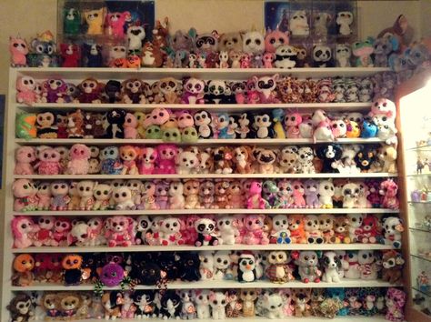 My collection - Beanie Boo collection website! Beanie Boo Organization, Beanie Boos Storage, Ty Beanie Boos Collection, Beanie Boo Birthdays, Ty Animals, Ty Toys, Ty Plush, Birthday Display, Baby Storage