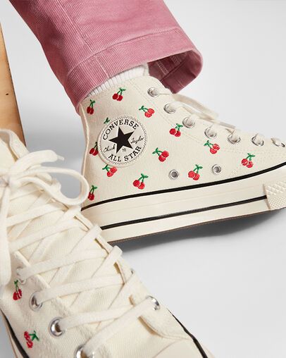 Soft Summer Autumn, Chuck Taylor Style, Cute Converse Shoes, Womens High Top Shoes, Cute Converse, Sneakers Converse, Shoe Wishlist, Casual School Outfits, Shoe Inspo