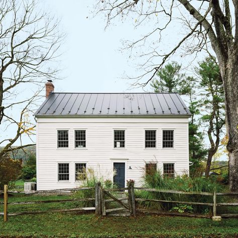 Old Fashioned Farmhouse Exterior, Pennsylvania Farmhouse Exterior, Old Colonial Farmhouse, Antique Farmhouse Exterior, 200 Year Old Farmhouse, 1880 Farmhouse Interior, 200 Year Old House, 1850s Farmhouse Interior, Old Farm Homes Interior