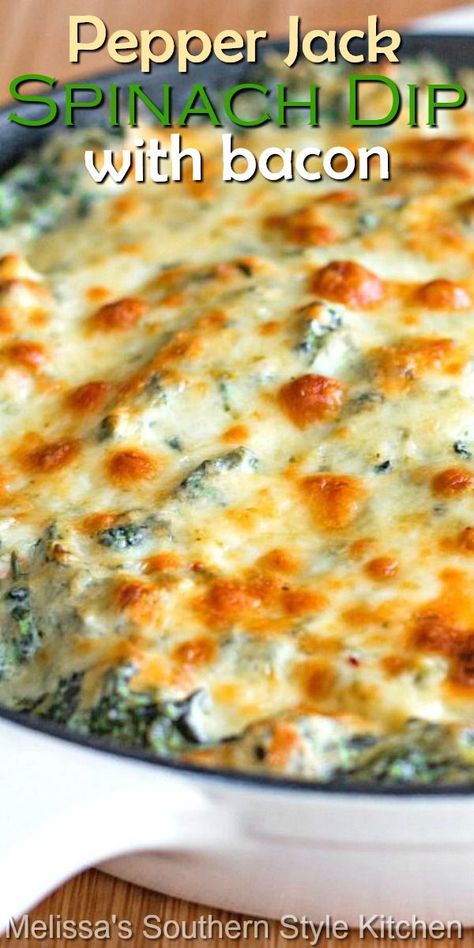 Spinach Dip With Bacon, Football Appetizers Dips, Best Dip Recipes, Football Appetizers, Snacks Appetizers, Football Snacks, Easy Lunch Ideas, Dip Recipes Easy, Pita Chips