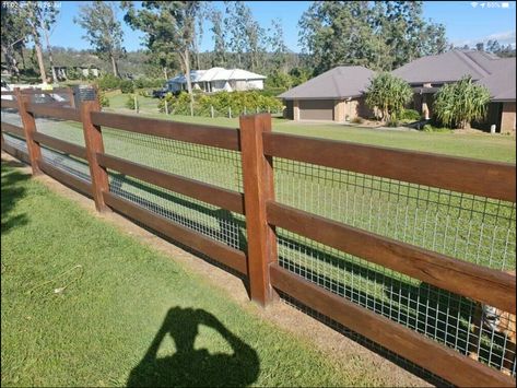 Front Landscaping Design, Cattle Panel Fence, Farm Gates Entrance, Livestock Fence, Post And Rail Fence, Farm Entrance, Fence Options, Front Fence, Farm Gate