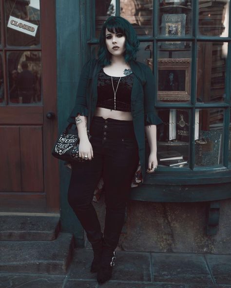 Modern Gothic Fashion Men, Gothic Fashion Plus Size, Gothic Fashion Modern, Dre Ronayne, Gothic Fashion Casual, Gothic Fashion Men, Plus Size Steampunk, Gothic Fashion Victorian, Looks Hippie