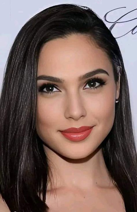 Gal Gadot Makeup Looks, Gal Gadot Makeup, Gal Gadot Dress, Gal Gadot Hair, Fiat 147, Gal Gabot, Gal Gardot, Gal Gadot Wonder Woman, Beauty Magic