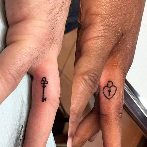 Beautiful couple got finger tattoos, such a nice idea. thanks… Key Finger Tattoo, Finger Tattoos For Couples, Tiny Finger Tattoos, Diy Tattoo Permanent, Best Couple Tattoos, Best Tattoo Ever, Small Couple Tattoos, Cute Couple Tattoos, Tattoos Infinity