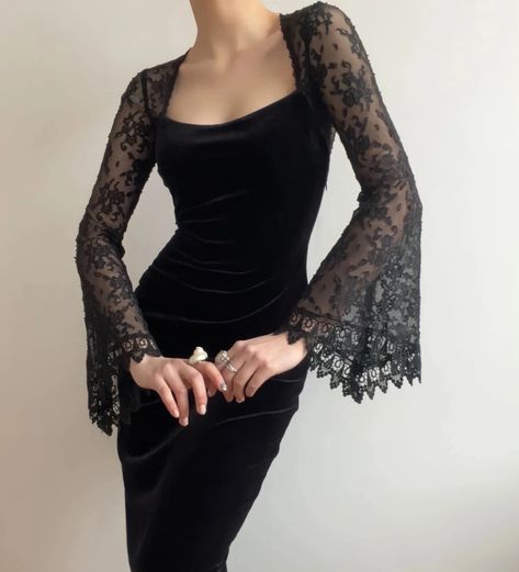 Dark Romantic Clothing, Witchy Dresses Casual, Gothic Wedding Guest Dress, Goth Cocktail Dress, Elegant Goth Outfits Classy, Morticia Addams Outfit Inspiration, Goth Prom Outfit, Goth Wedding Guest Outfit, Prom Dresses Goth