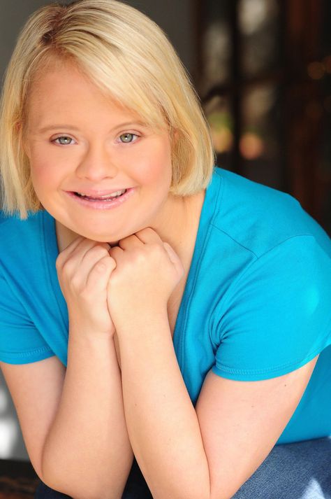 Glee actress Lauren Potter is the 2017 Celebrity Champion for Stroll & Roll! Blaine Glee, Lauren Potter, Glee Mercedes, Glee Rocky Horror Picture Show, Glee Rachel Berry, Glee Kurt Hummel, Fundraising Events, Glee, Actresses