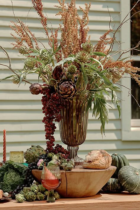 Turkey Vase Centerpiece, Art Deco Flower Arrangements, Large Fall Floral Arrangements, Fall Arrangements Floral Design, Fall Vase Arrangements, Thanksgiving Flower Centerpieces, Branches In Vase, Autumn Floral Arrangements, Anniversary Theme