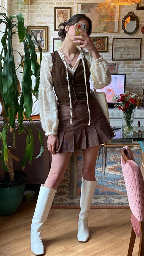 70s outfit / seventies aesthetic / 70s style / white gogo boots / spring outfit ideas / spring outfit inspiration Outfit Ideas With Gogo Boots, Styling White Gogo Boots, 70s Outfits With Skirt, 60s Boots Outfit, Kasey Musgraves Outfits, 70s Classy Fashion, Gogo Boot Outfit, Medievalcore Outfit, Spring 70s Outfit