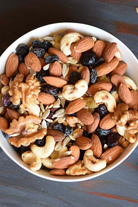 Healthy Trail Mix contains combination of nuts, dried fruits and seeds. Trail mix is a perfect healthy snacking option. Mixed Nuts Aesthetic, Spa Day Food, New Years Eve Charcuterie Board, New Years Eve Charcuterie, Mix Dry Fruits, High Vibrational Foods, School Lunch Snacks, Ovulation Phase, August Vision Board