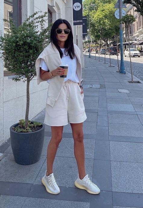 City Outfits, Street Style Summer, Causual Outfits, Looks Chic, Sporty Outfits, Summer Fashion Outfits, Street Style Outfit, Spring Summer Outfits, Outfits Casuales