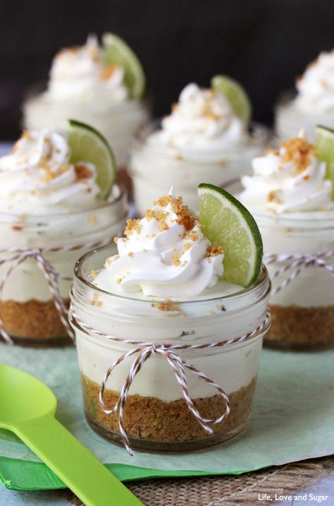 I could make this vegan! No Bake Key Lime Cheesecake in a Jar | Community Post: 36 Springtime Recipes Perfect For Any Picnic No Bake Key Lime Cheesecake, Easy Mini Cheesecake Recipe, No Bake Key Lime, Mini Cheesecakes Easy, Springtime Recipes, Mason Jar Desserts, Cheesecake In A Jar, Key Lime Cheesecake, Mini Cheesecake Recipes