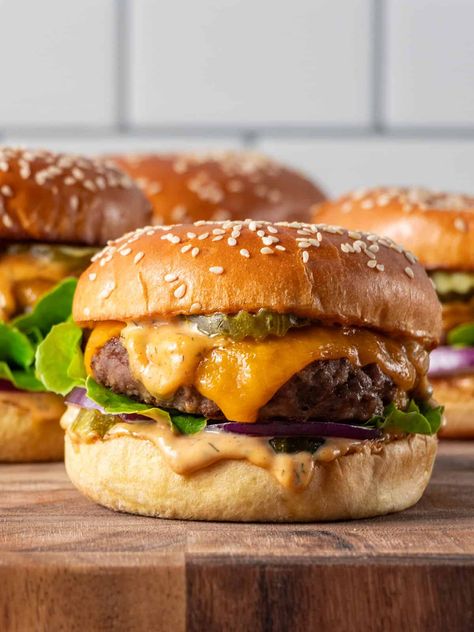 Burger Shoot, Juicy Cheeseburgers, Cheeseburger Ideas, The Scran Line, Scran Line, Crispy Chicken Burgers, Sandwich Salad, Cheese Burgers, Cheeseburger Recipe