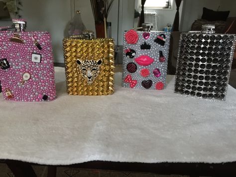 Bedazzled Hydro Flask, Diy Flask Decorating Ideas, Flask Designs Diy, Bling Flask Diy, Flask Garter, Bling Flask, Flask Diy, Badazzel Liquor Bottles, Diy Rhinestone Crafts