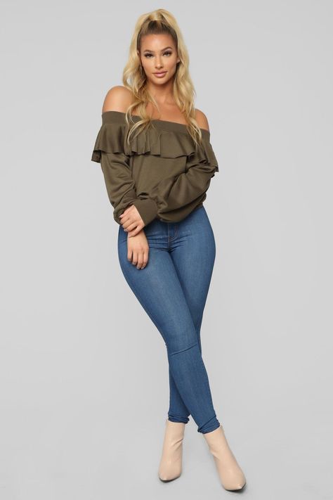 452bf208bf901322968557227b8f6efedesc53326970ri Venus Clothing, Supermodel Style, Weekend Sweatshirt, Fly Fits, Olive Fashion, Fashion Nova Outfits, Jeans Outfits, Classy Style, Tops Fashion