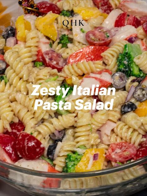 Zesty Italian pasta salad with spiral pasta, sweet peppers, tomatoes and crab meat. Pasta Rustica, Zesty Italian Pasta Salad, Italian Dressing Pasta Salad, Tortellini Pasta Salad Recipes, Colorful Pasta, Crab Pasta Salad, Fennel And Orange Salad, Crab Salad Recipe, Sea Food Salad Recipes