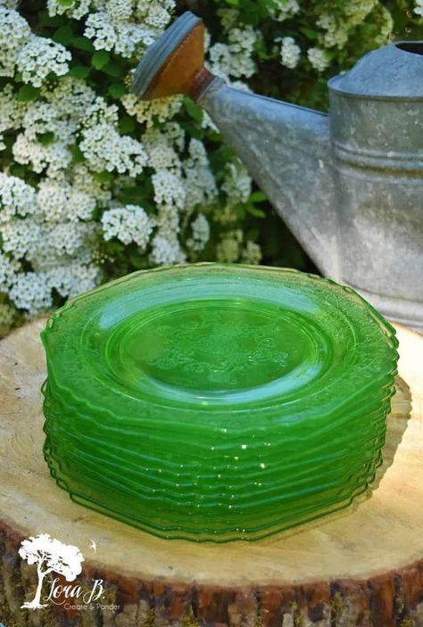 Decorate With Green, Apple Centerpieces, Green Kitchen Island, Vintage Garden Party, Antique Crocks, Vintage Garden Parties, Home Decor Green, Green Glassware, I Love Green