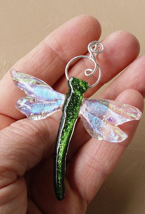 Fusing Glas, Glass Things, Glass Bracelets, Glass Dragonfly, Slumped Glass, Fused Glass Artwork, Glass Fusing Projects, Fused Glass Ornaments, Glass Fusion