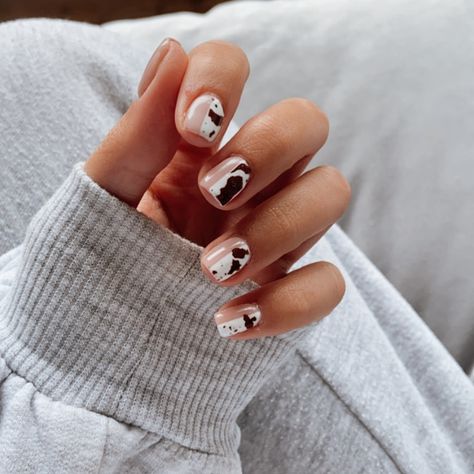 Cow hide nails with biab. Nail Art Designs For Winter, Subtle Nail Art, Cella Jane, Sunflower Nails, Subtle Nails, Nail Art Stickers Decals, Short Nails Art, Nails 2020, Trendy Nail Design