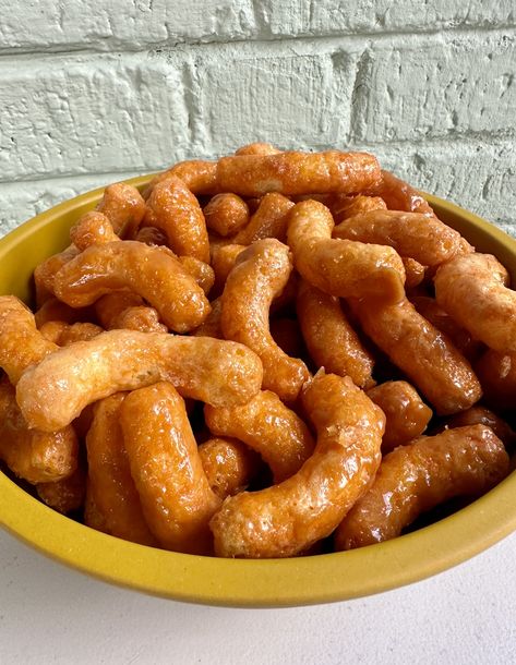 Caramel Candied Cheetos Carmel Chews Recipe, Candied Cheetos Recipe, Homemade Cheetos Recipes, Carmel Covered Cheetos, Candied Cheetos, Coyote Poop Recipe, Coyote Droppings Recipe, Caramel Cheetos Recipe, Caramel Cheetos