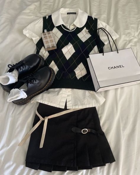 Instagram post by @luckydaygirl • Oct 19, 2021 at 2:19am UTC Cute Outfits With Sweater Vest, Burberry Style Outfit, Chanel Outfit Inspiration, Chanel Outfit Winter, Argyle Sweater Aesthetic, Old Chanel Outfit, Old Money Fits Aesthetic, Expensive Style Aesthetic, Burberry Vest Outfit