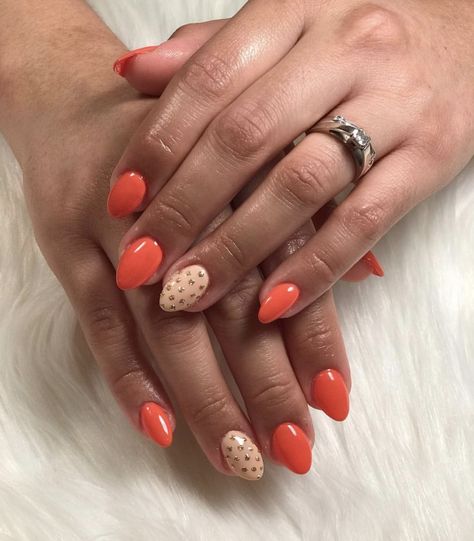 Trendy Oval Nails, Dot Nails, Polka Dot Nails, Dots Nails, Oval Nails, Autumn Nails, Nude Nails, Nails Nailart, White Nails