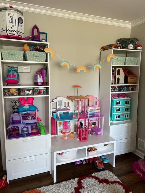 Barbie Playroom Storage Solutions, Barbie Vehicle Storage Ideas, Barbie Dream House Storage, Barbie Organization Ideas, Bedroom Studio Ideas, Barbie Storage Ideas, Barbie Storage, Barbie Organization, Little People Toys