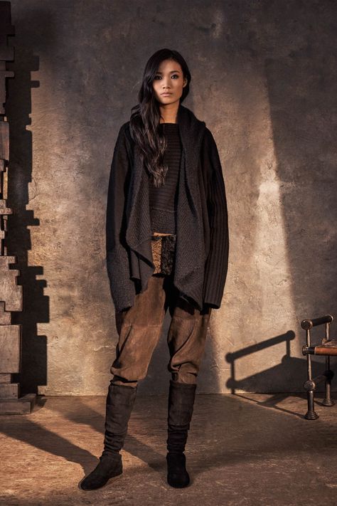 Casual Jedi Outfit, Urban Fantasy Outfit, Urban Zen Fashion, Solarpunk Fashion, Farm Fashion, 90s Urban Fashion, Urban Zen, Urban Wear Women, Star Wars Fashion