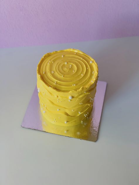 Yellow Cake Design Simple, Yellow Cake Design, Simple Yellow Cake, Yellow Cakes, Wave Cake, Gender Reveal Themes, Indian Dessert, Xmas Cake, Creative Cake Decorating