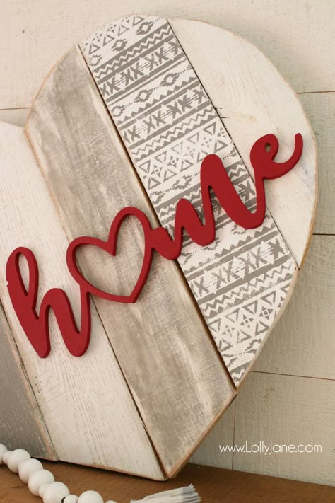 DIY | Heart pallet art home stencil sign! Such a fun way to upcycle pallets, paint and stencil then add a wood cutout phrase. Cute home decor idea! Pallet Heart, Diy Heart, Decor Ikea, Decor Hacks, Wood Pallet Projects, Pallet Art, Diy Pallet Projects, Wooden Heart, Home Decor Idea