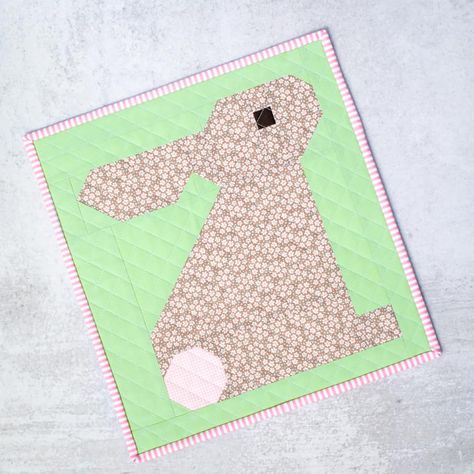 Easter Quilt Patterns, Bunny Quilt Block, Sewing For Baby, Easter Quilt, Farm Animal Quilt, Standing Bunny, Calendar Quilts, Sewing Quilts, Farm Quilt