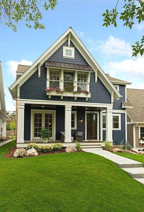 Blue house with cream trim Farmhouse Exterior Colors, Diy Remodeling, Home Designs Exterior, Farmhouse Exterior Design, Bungalow Homes, Cottage Exterior, Casas Coloniales, Modern Farmhouse Exterior, Farmhouse Exterior