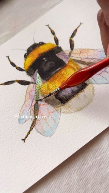 Chithra D R on Instagram: "Bumblebee! 🐝🐝🐝 Fast version!!☺️ . . . . . Paper: @cansonusa Metallic watercolor: @skrim_watercolors Watercolor: @dalerrowney1783 . #bumblebee #bee #littleheartcreates #art #artistsoninstagram #artist #artwork #watercolor #watercolorartist #watercolorpainting #painting #illustration #illustrationartists #howto #howtodraw #aesthetic #aestheticedits #reelitfeelit #reelsinstagram" Metallic Watercolor, Magical Light, Shimmer And Shine, Vivid Colors, Bee, Sparkle