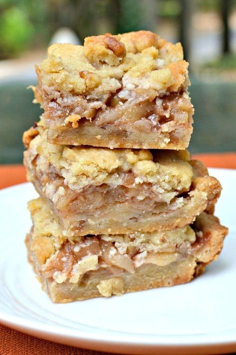 Ina's apple pie bars. Easier than apple pie! #applepie #bars #easy #dessert #thanksgiving #holidaybaking Apple Pie Bars Easy, Apple Pie Bars, Apple Dessert Recipes, Pie Bars, Pie Bar, Cookie Bar Recipes, Apple Pie Recipes, Köstliche Desserts, Apple Desserts