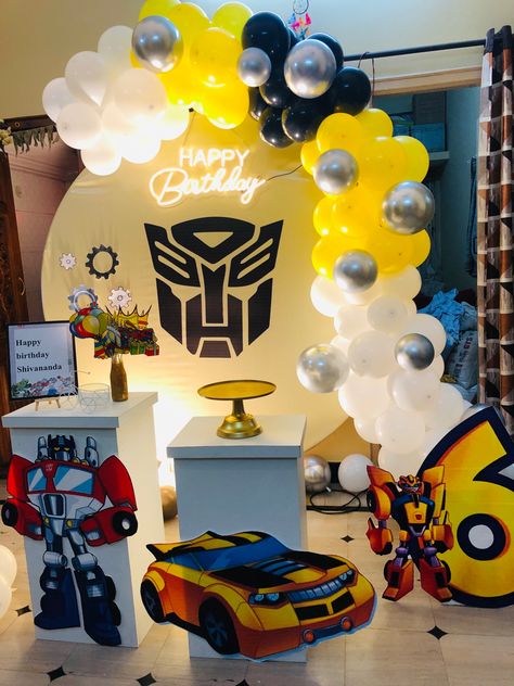 Modern Transformers Birthday, Transformers Birthday Decorations Diy, Transformers Trunk Or Treat, Transformer Theme Birthday Party, Transformer Party Ideas, Transformers Birthday Ideas, Bumble Bee Transformers Birthday Party, Bumblebee Transformers Birthday Party, Optimus Prime Birthday Party