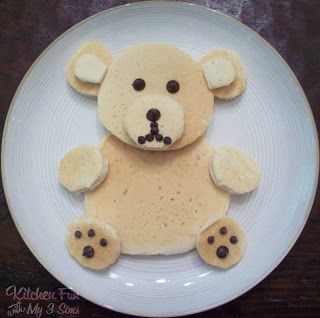 Dinosaur Tortillas and Teddy Bear Pancakes · Edible Crafts | CraftGossip.com Reindeer Pancakes, Holiday Pancakes, Bear Pancakes, Breakfast Simple, Kids Pancakes, Groundhog Day Activities, Pancake Art, Edible Crafts, Kitchen Fun