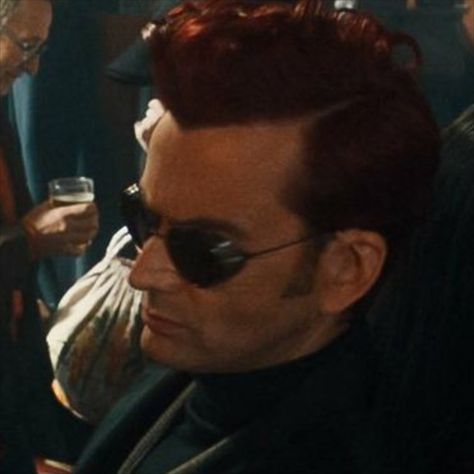 Aziraphale and Crowley from "Good Omens" Crowley And Aziraphale Matching Pfp, Aziracrow Matching Icons, Crowley And Aziraphale Matching Icons, Crowley Icons Good Omens, Good Omens Matching Icons, Good Omens Pfp, Aziraphale And Crowley, Mandela Catalogue, Matching Profile