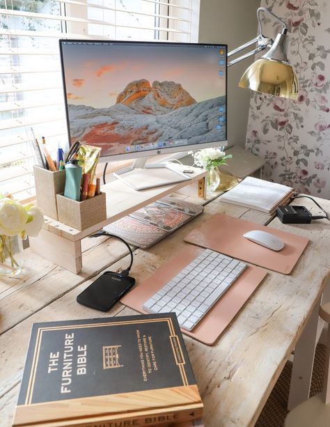 Studio In Casa, Work From Home Desk, Work Desk Decor, Dream Desk, Study Desk Decor, Computer Set, Desk Inspiration, Study Room Decor, Room Desk