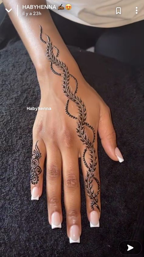 Sleeve Henna, Small Henna Designs, Cute Henna Designs, Cute Henna Tattoos, Henna Style Tattoos, Small Henna, Henna Nails, Henna Inspired Tattoos, Cute Henna