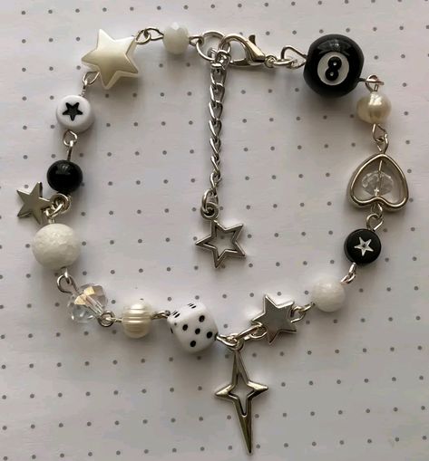 Yk2 Bracelet, Yk2 Jewelry, Bracelet Ideas Y2k, Grunge Bracelets, Handmade Charm Bracelets, Diy Beaded Rings, Kandi Bracelets, Bead Charms Diy, Jewelry Accessories Ideas