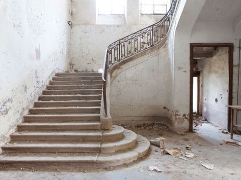 French Chateau de gudanes Rescued from Ruin Chateau De Gudanes, Chateaux Interiors, French Castles, Abandoned Castles, Casa Vintage, Abandoned House, French Chateau, Stately Home, Abandoned Buildings