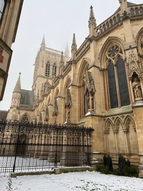 #cambridge #university #uk Cambridge Medical School, Kings College Cambridge, Cambridge Autumn, Cambridge University Aesthetic, Uk Life, St Johns College, Academic Aesthetic, Gothic Cathedrals, King's College