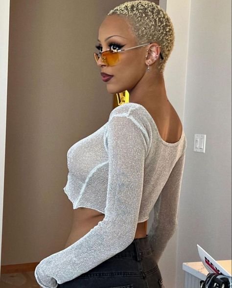 Doja Cat Short Hair, Doja Cat Blonde Hair, Shaved Blonde, Buzz Cut Women, Rihanna Outfits, Female Rappers, Product Recommendations, Instagram Outfits, Buzz Cut