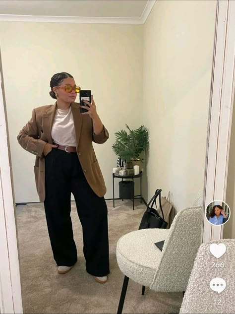 Office Outfits Women Curvy, Neutral Color Outfits, Curvy Casual Outfits, Timeless Fashion Pieces, Fashionable Work Outfit, Midsize Outfits, Work Fits, Plus Size Fall Outfit, Gorgeous Outfits