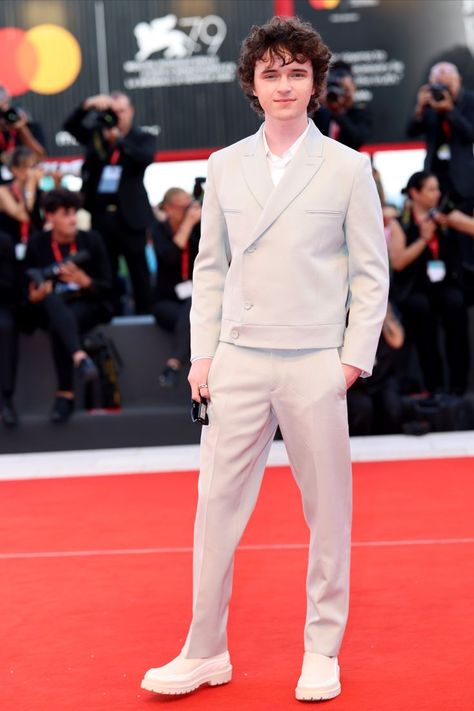 Ever cool on the red carpet, Zen McGrath wears Dior men’s collection by Kim Jones to the premiere of "THE SON" at Venice Film Festival. His look combines a light blue wool oblique jacket over a white cotton shirt with light blue pants, worn with a pair of Dior and Sacai leather boots. Light Blue Pants, Semi Formal Wear, Dior Men, White Cotton Shirt, Kim Jones, Venice Film Festival, Formal Shirts For Men, On The Red Carpet, Blue Pants