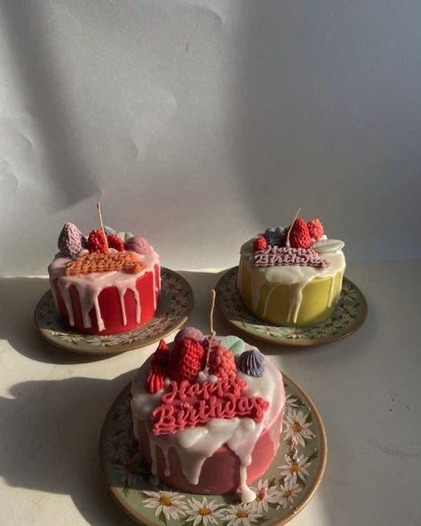 Birthday Candle Cake, Happy Birthday Candles Cake, Candle Making Recipes, Beeswax Candles Diy, Birthday Cake Candles, Customized Cake, Homemade Scented Candles, Sweet Candles, Soya Mumu