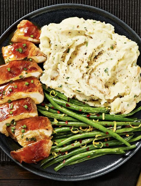 Easy gourmet chicken recipe with truffled mashed potatoes and lemony green beans | More recipes on www.HelloFresh.com Hello Fresh Dinners, Gourmet Chicken, Hello Fresh Recipes, Gourmet Dinner, Gourmet Cooking, Health Dinner Recipes, Hello Fresh, More Recipes, Chicken Recipe