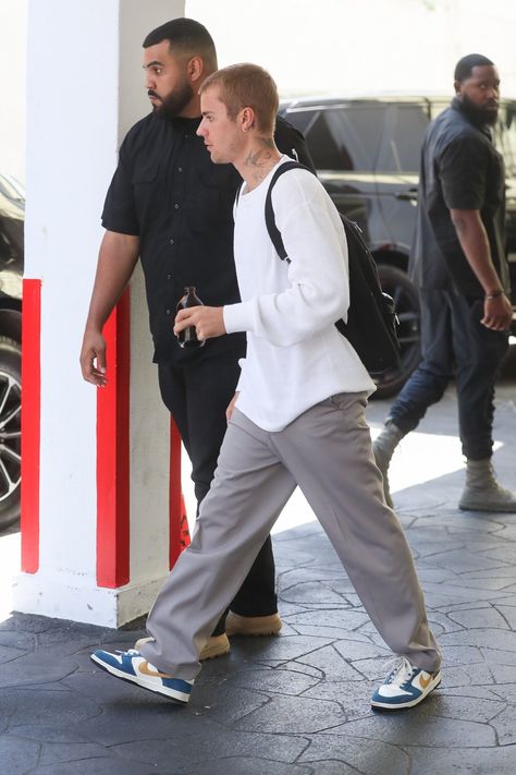 Justin Bieber Fashion, Indie Fashion Men, Vans Outfit Men, Justin Bieber 2018, Justin Bieber Outfits, Justin Bieber Style, Vans Outfit, Trendy Boy Outfits, Sneakers Street Style